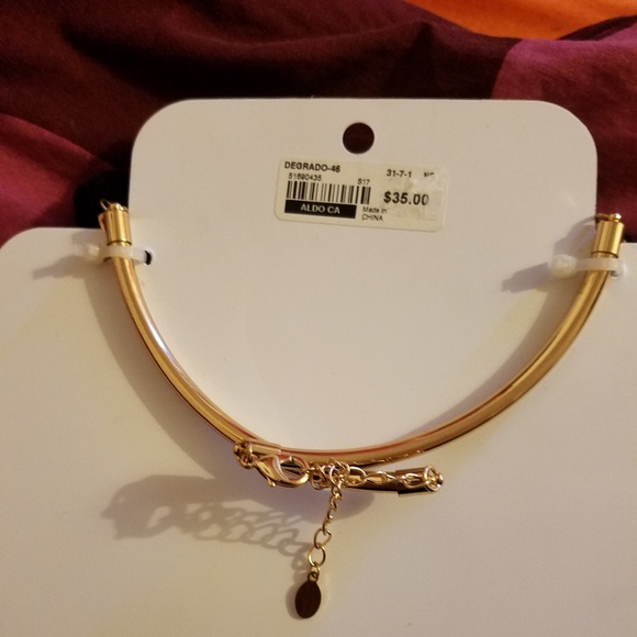 BNWT Gold toned Leafy Statement Necklace from Aldo - Picture 3 of 6